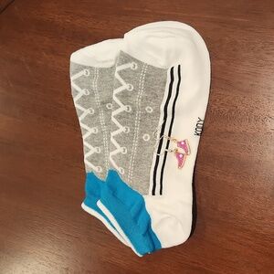 [NWOT] Low Cut Sneaker Ankle Socks & Sneaker Earrings